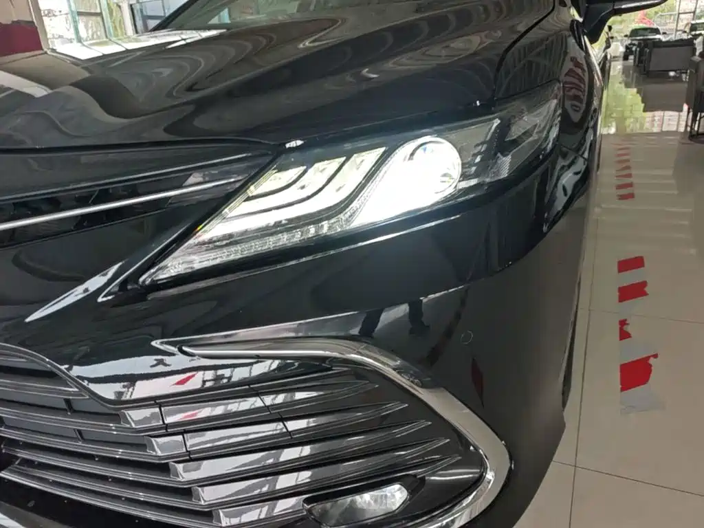 Фото 24 - Toyota Camry