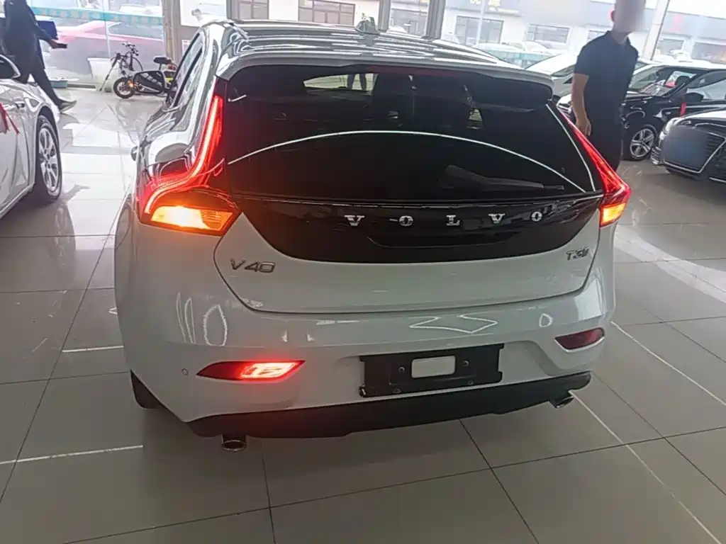 Volvo V40 2018 2018 T3 R-Design Edition