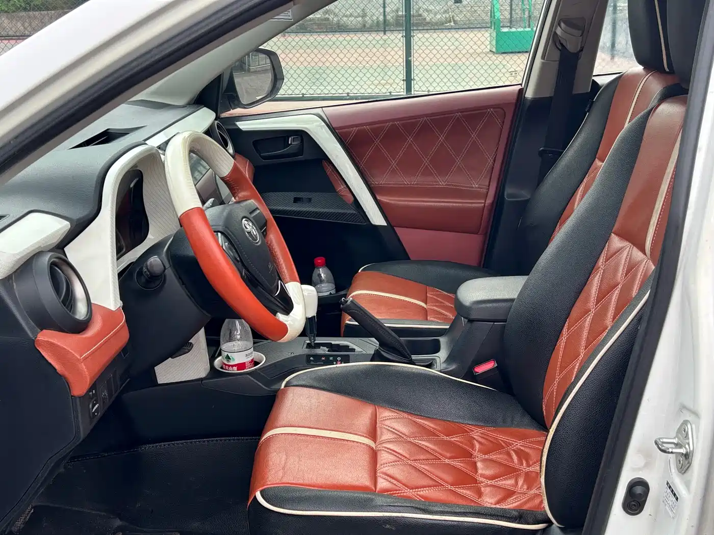 Toyota RAV4 Rongfang 2015 2.0L CVT 2WD Trend Edition фото 8