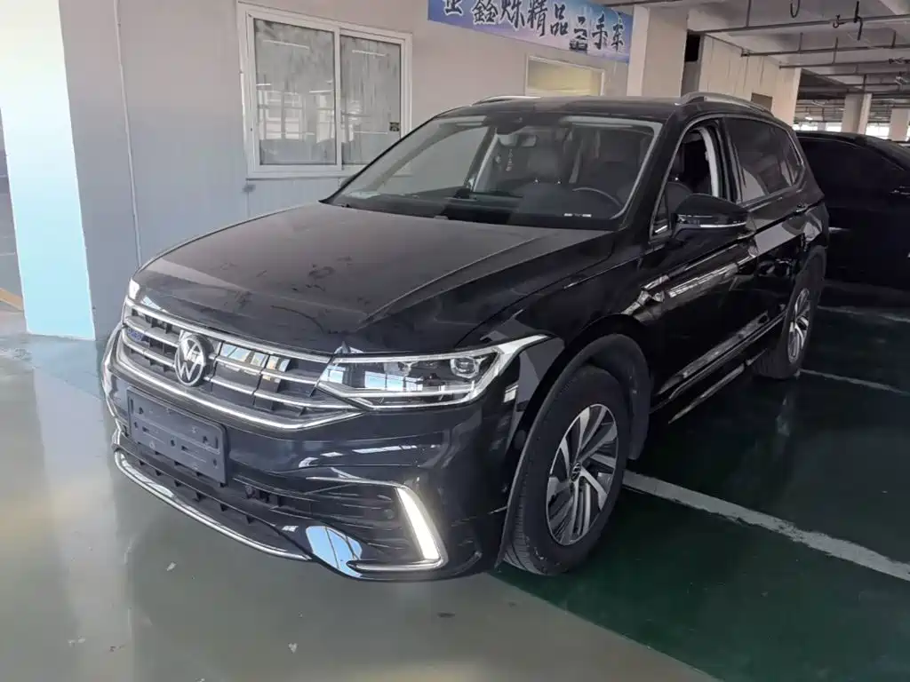 2023 Volkswagen Tiguan L PHEV
