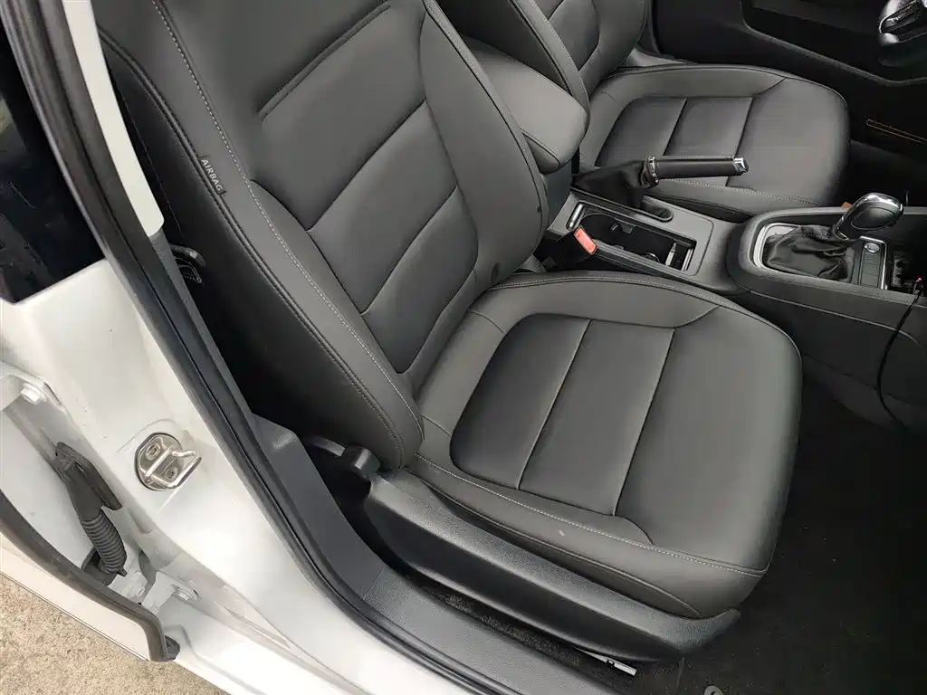 Volkswagen Sagitar 2018 1.6L Automatic Comfort фото 25