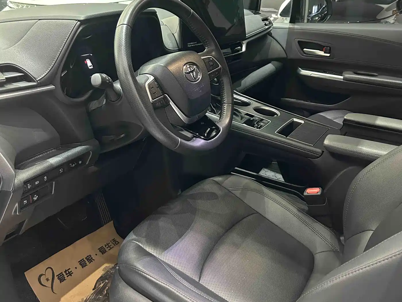 Toyota Sienna 2023 2.5L Hybrid Premium Edition фото 4