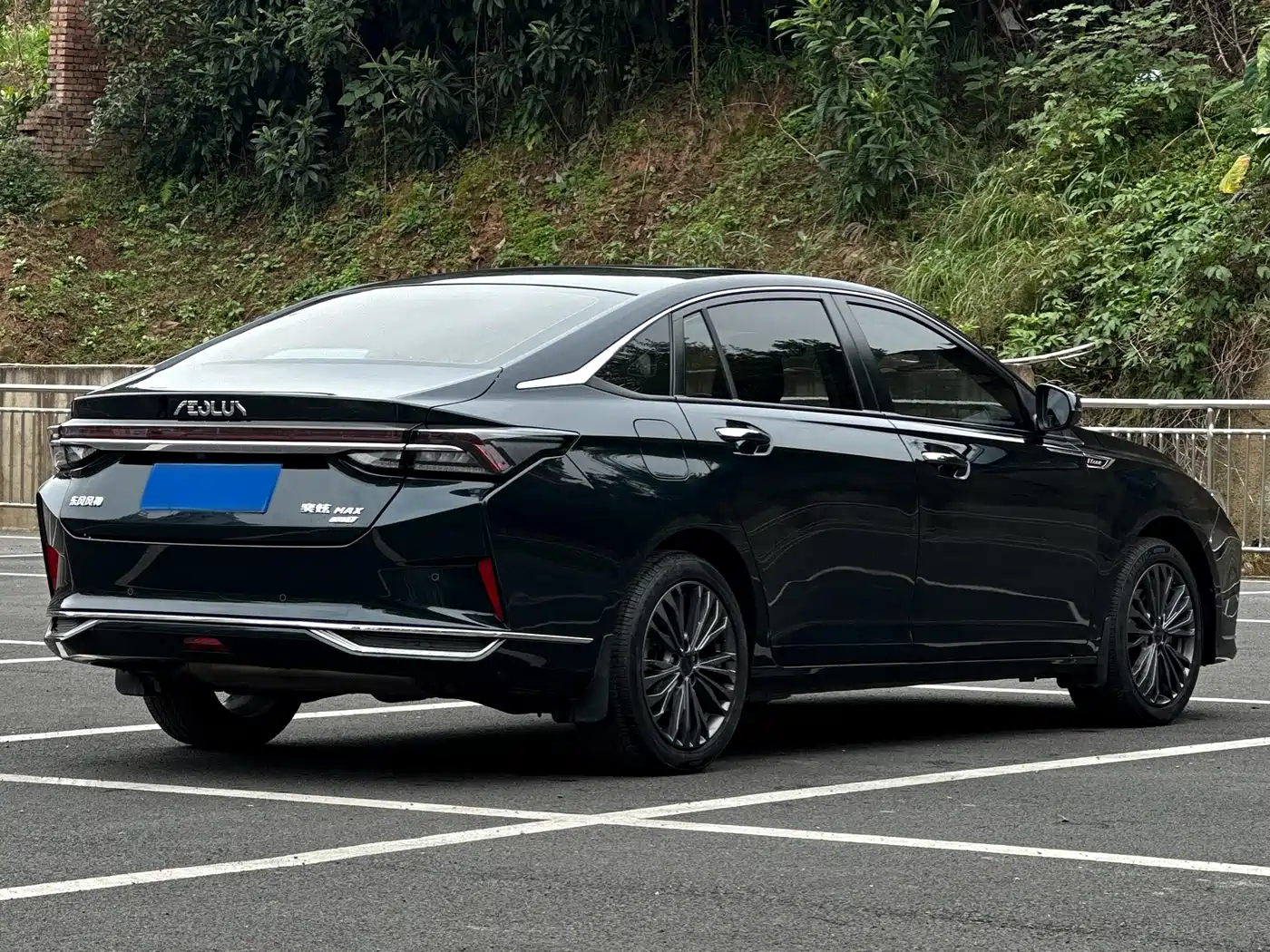 DONGFENG YI HYUN MAX