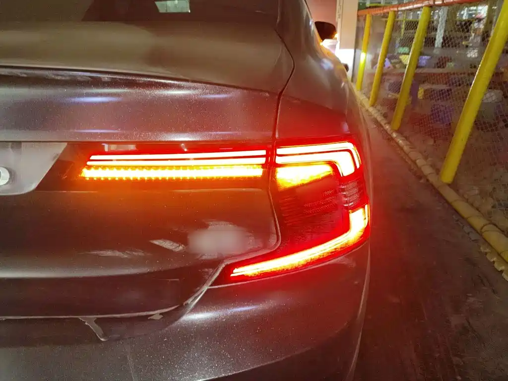 Фото 24 - Volvo S90