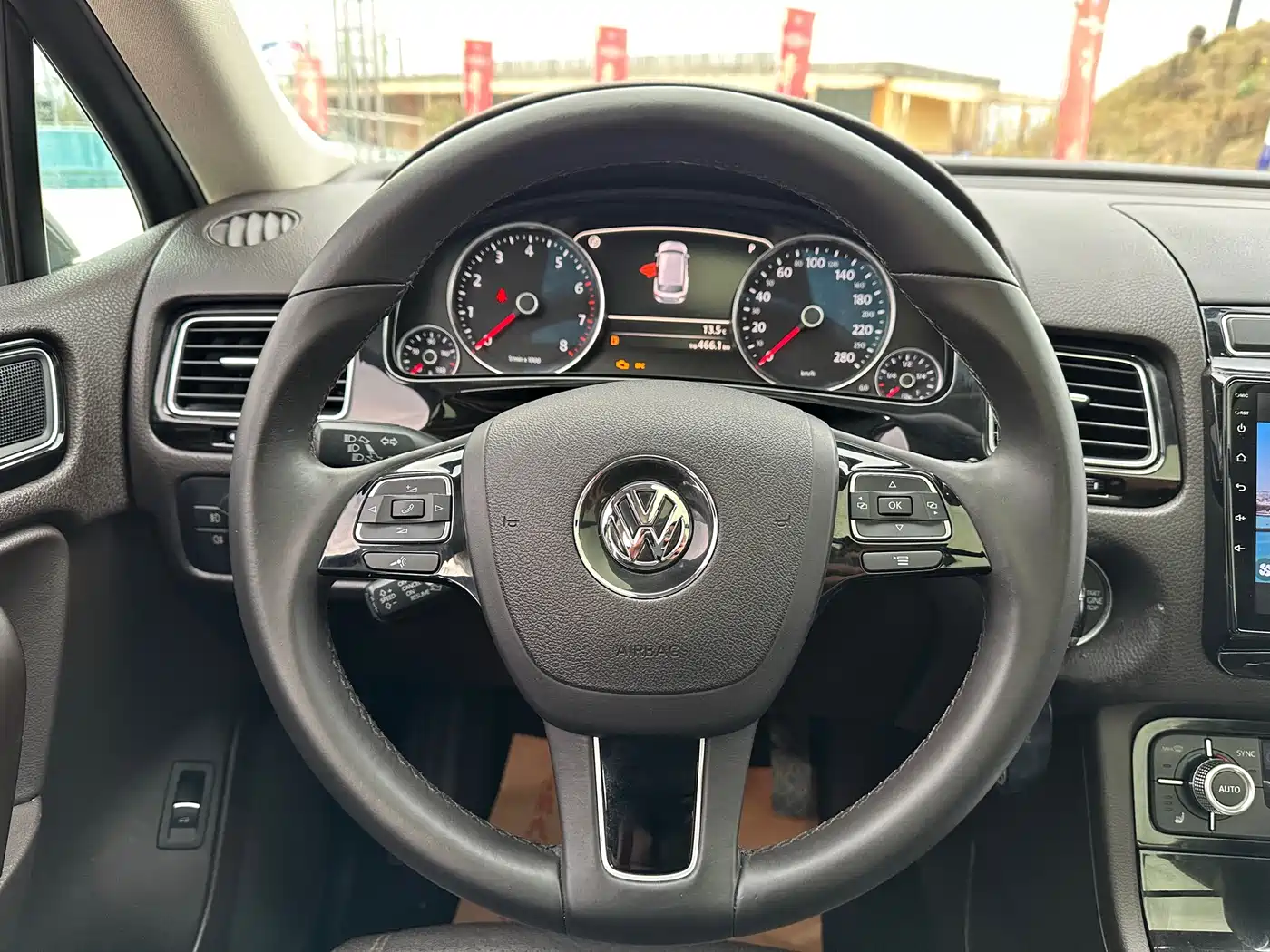 Volkswagen Touareg 2017 3.0TSI Explorer Edition фото 8