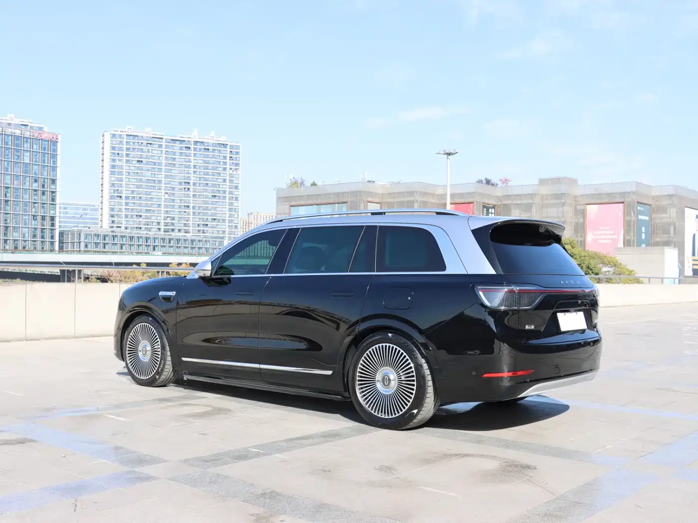 AITO Wenjie AITO M9 2025 Extended Range Ultra 52kWh 5-Seater фото 4