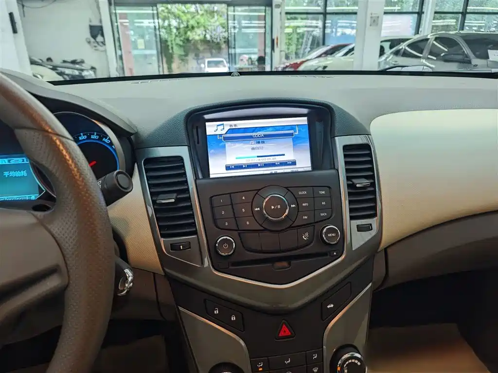 Chevrolet Cruze 2015 1.5L Classic SE AT фото 6