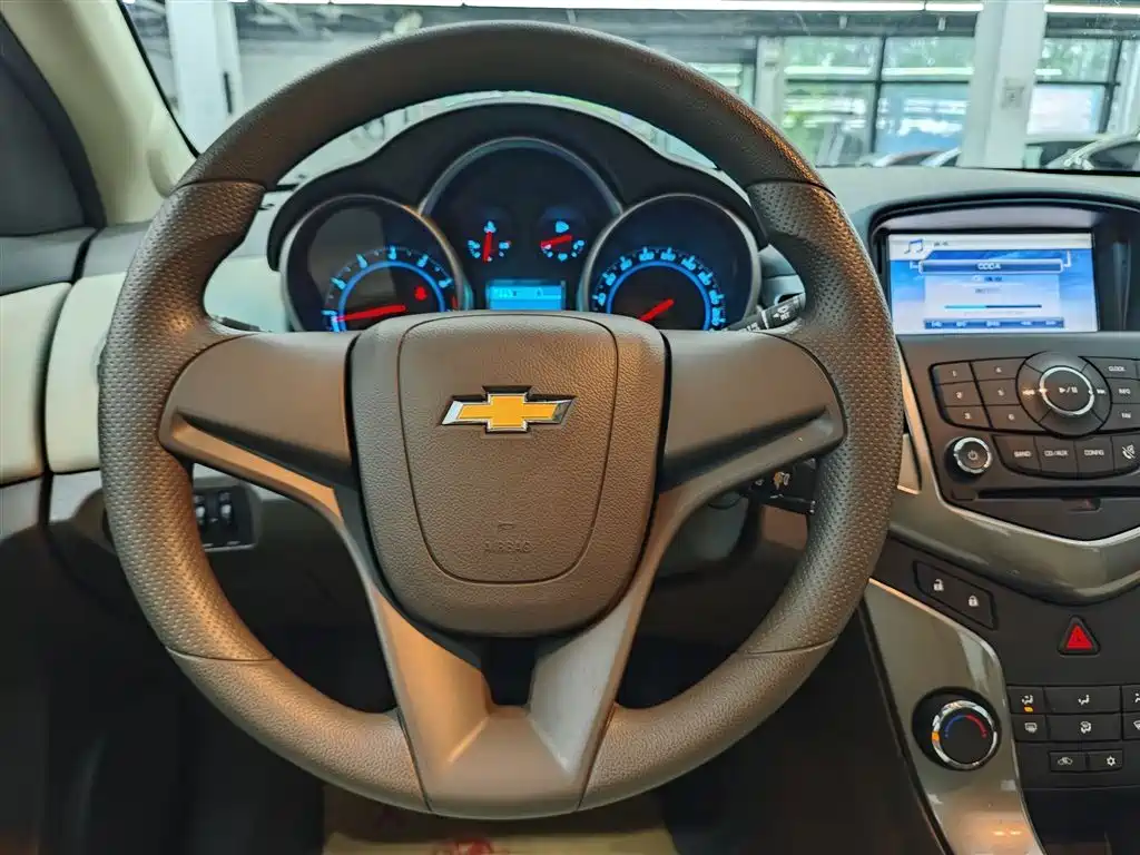 Chevrolet Cruze 2015 1.5L Classic SE AT фото 3