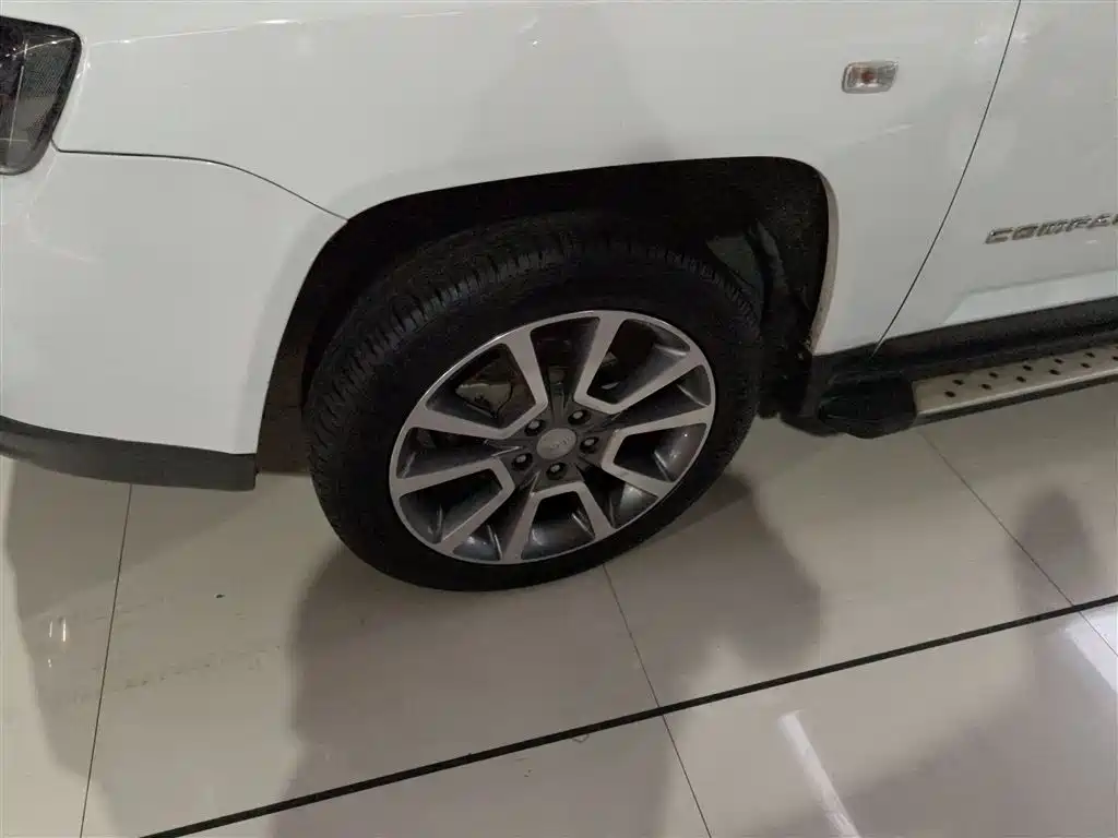 Jeep Compass (Import) 2015 2015 2.0L 2WD Luxury