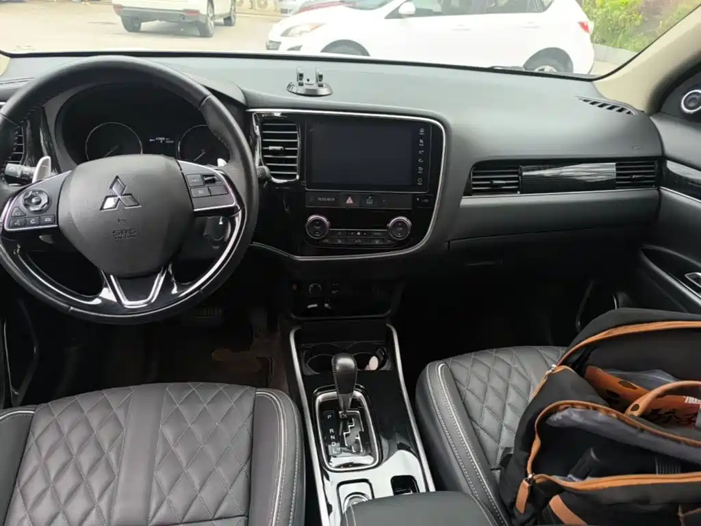 Mitsubishi Outlander 2023 2021 2.4L 4WD Yaodong Edition 5-seater