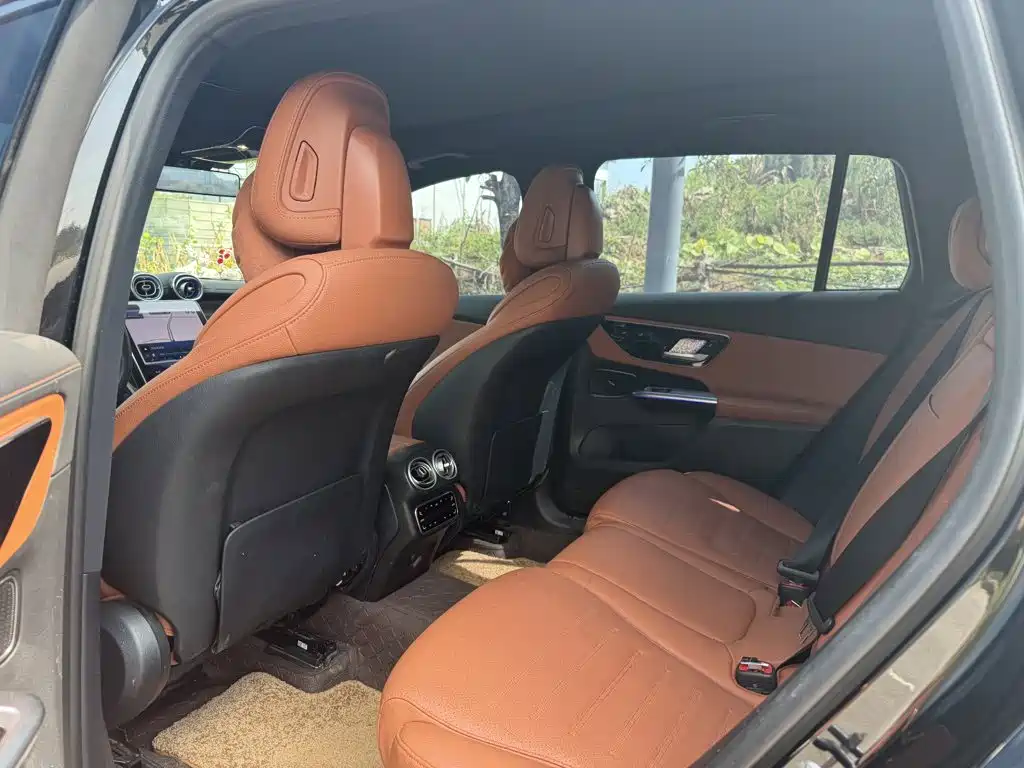 Photo 5 - Mercedes-Benz GLC