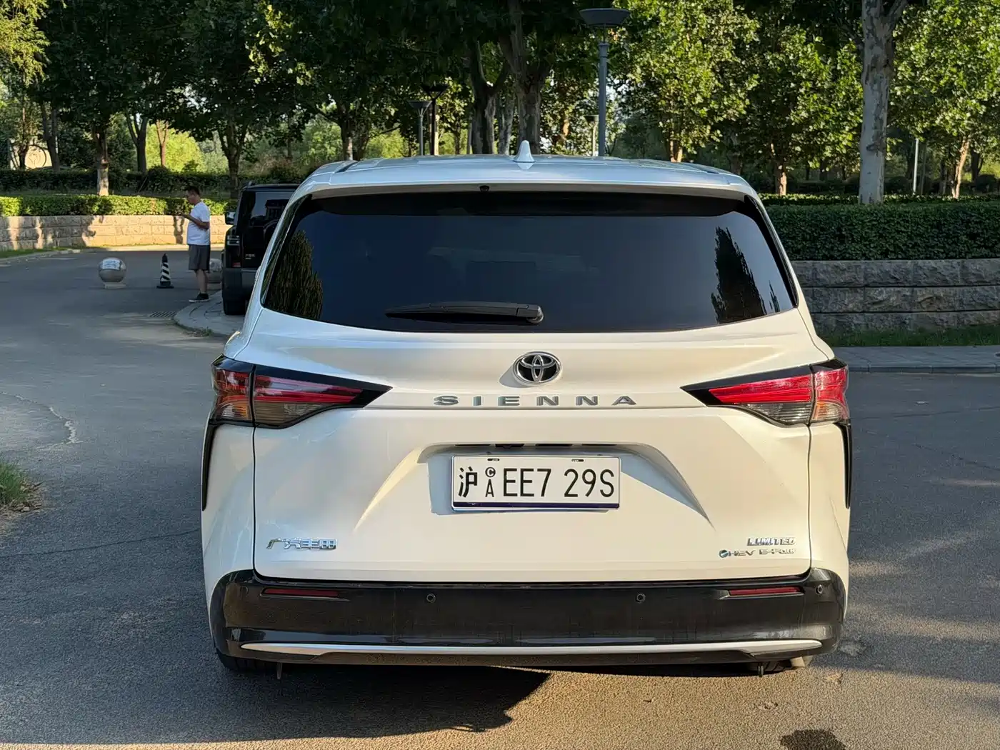 Фото 8 - Toyota Sienna