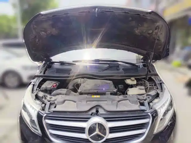 Mercedes-Benz V-Class 2017 Model V 260 L Premium Extended Edition — фото 3