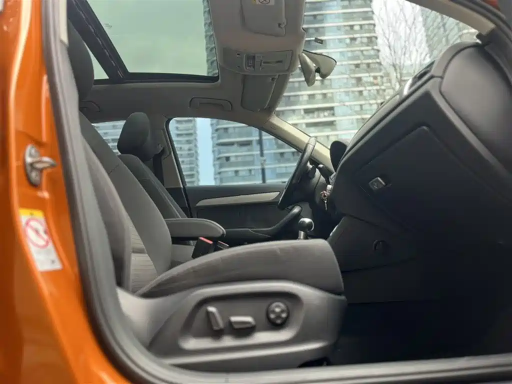 Audi Q3 2015 35 TFSI Millionth Anniversary Intelligent Leader фото 18