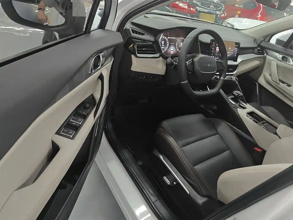 Lynk & Co 06 EM-P 2020 PHEV Plus фото 12