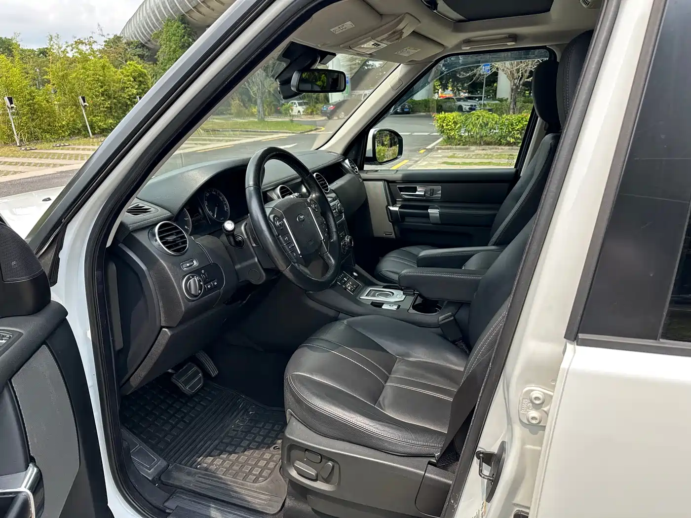 Land Rover Discovery 2015 3.0 SC V6 SE фото 7