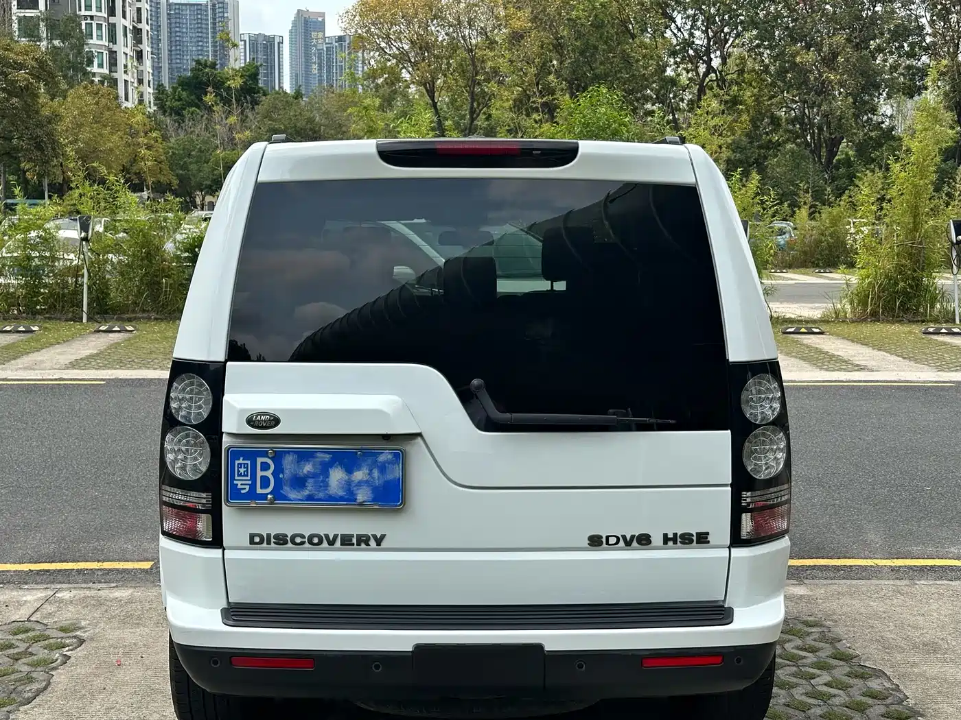 Land Rover Discovery 2015 3.0 SC V6 SE фото 4