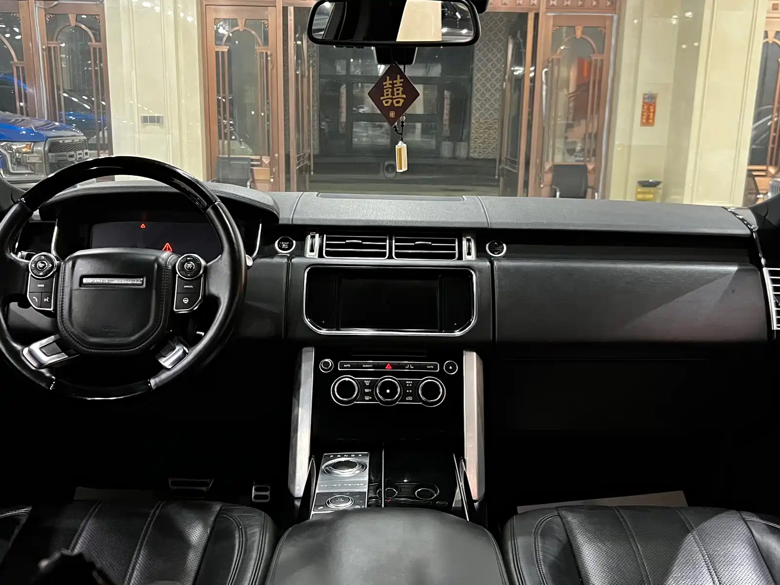 Photo 21 - Land Rover Range Rover