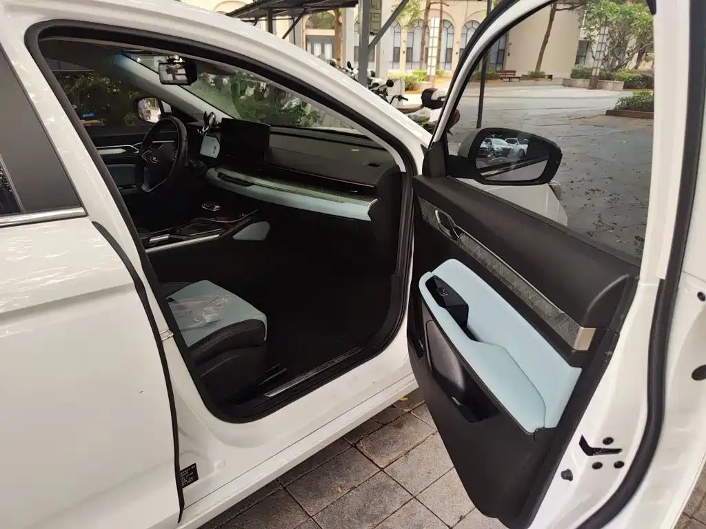 Geely Emgrand L 2022 2022 1.4T CVT Flagship