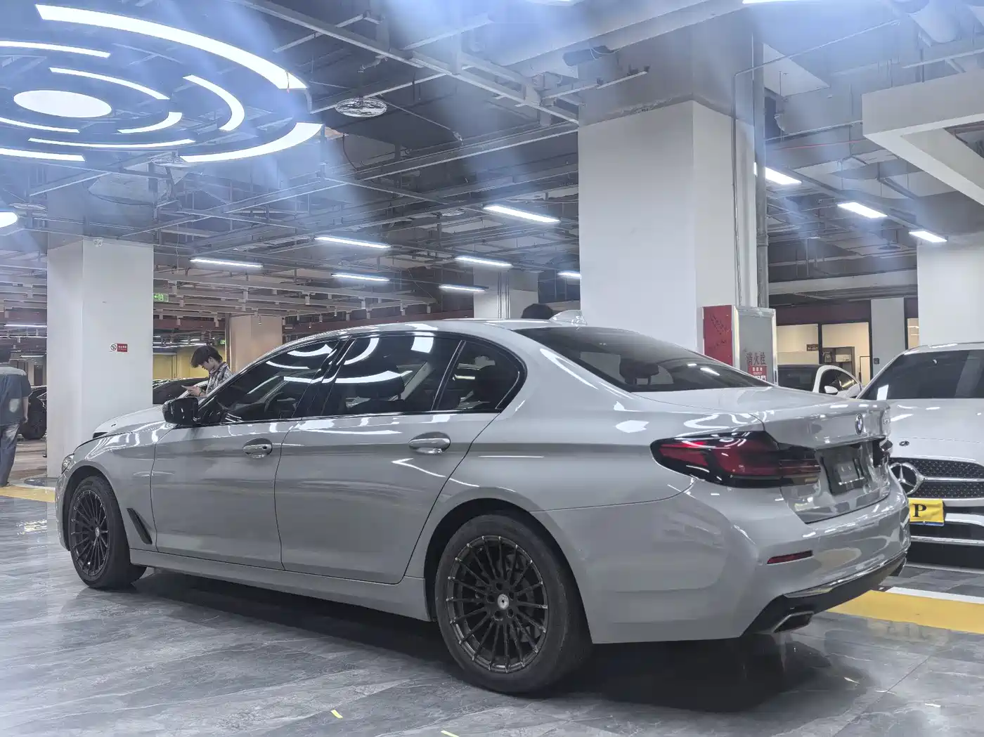 BMW 5 Series 2021 530Li Leading M Sport Package фото 8
