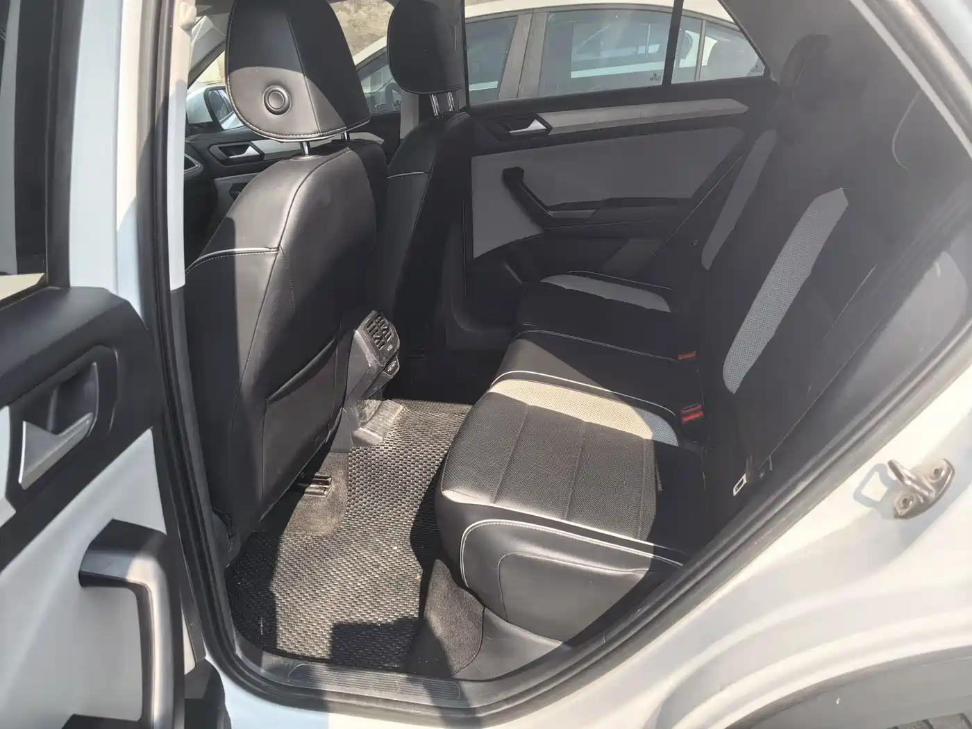 Фото 6 - Volkswagen T-ROC