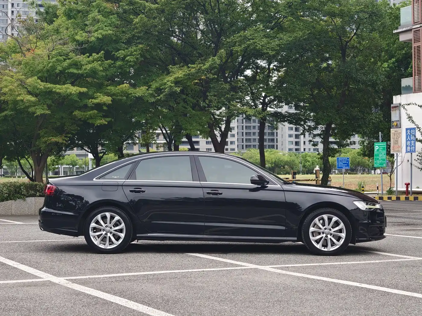 Фото 8 - Audi A6L