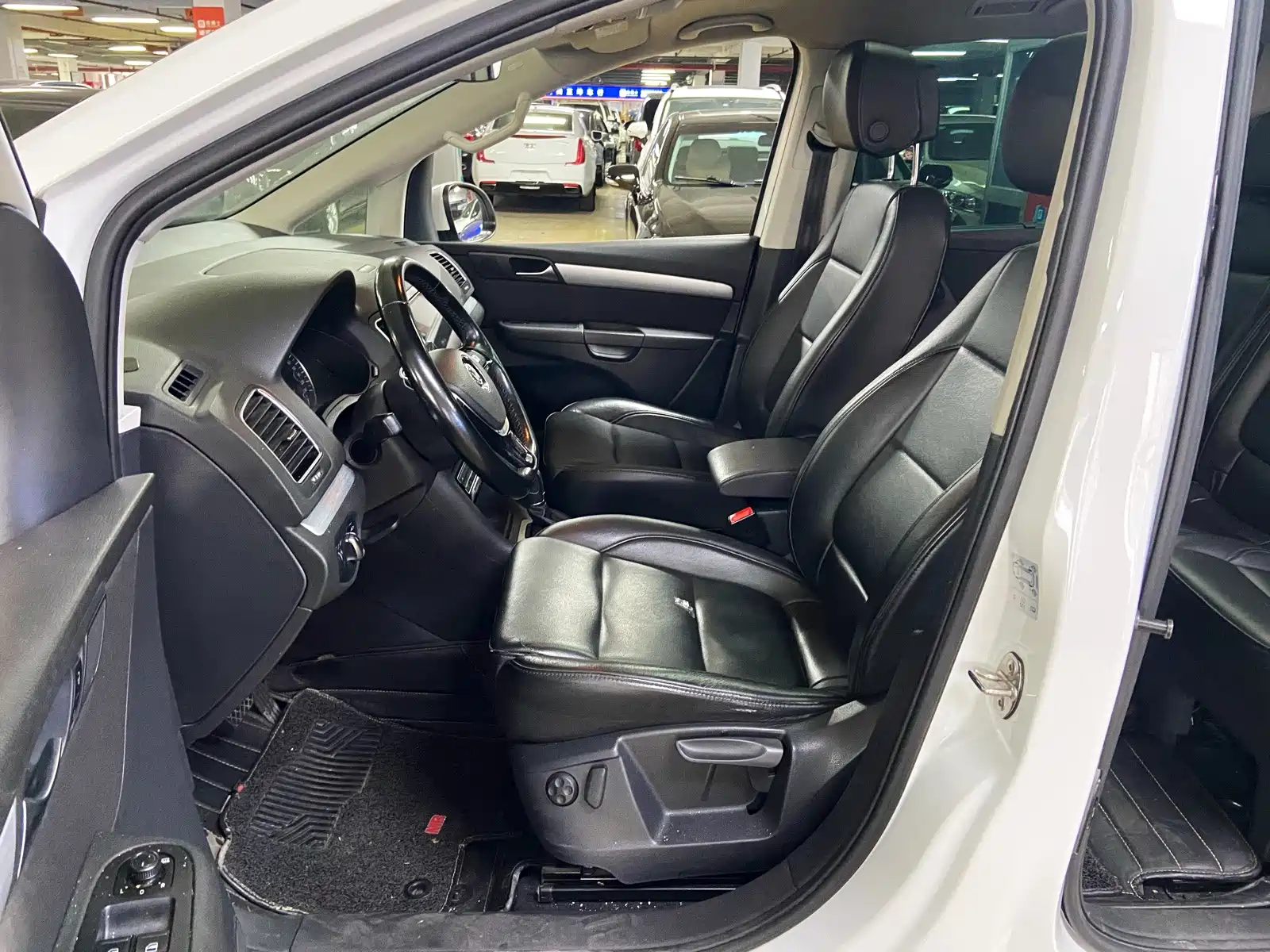 Фото 7 - Volkswagen Sharan