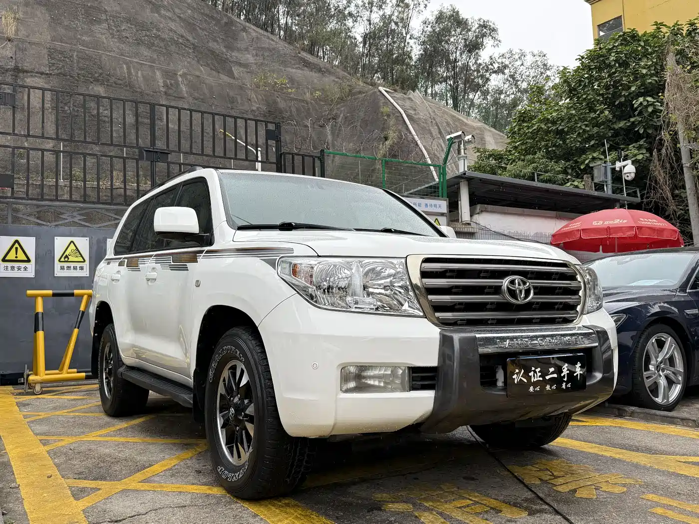 Toyota Land Cruiser 2010 Model 4.7L Automatic VX фото 2