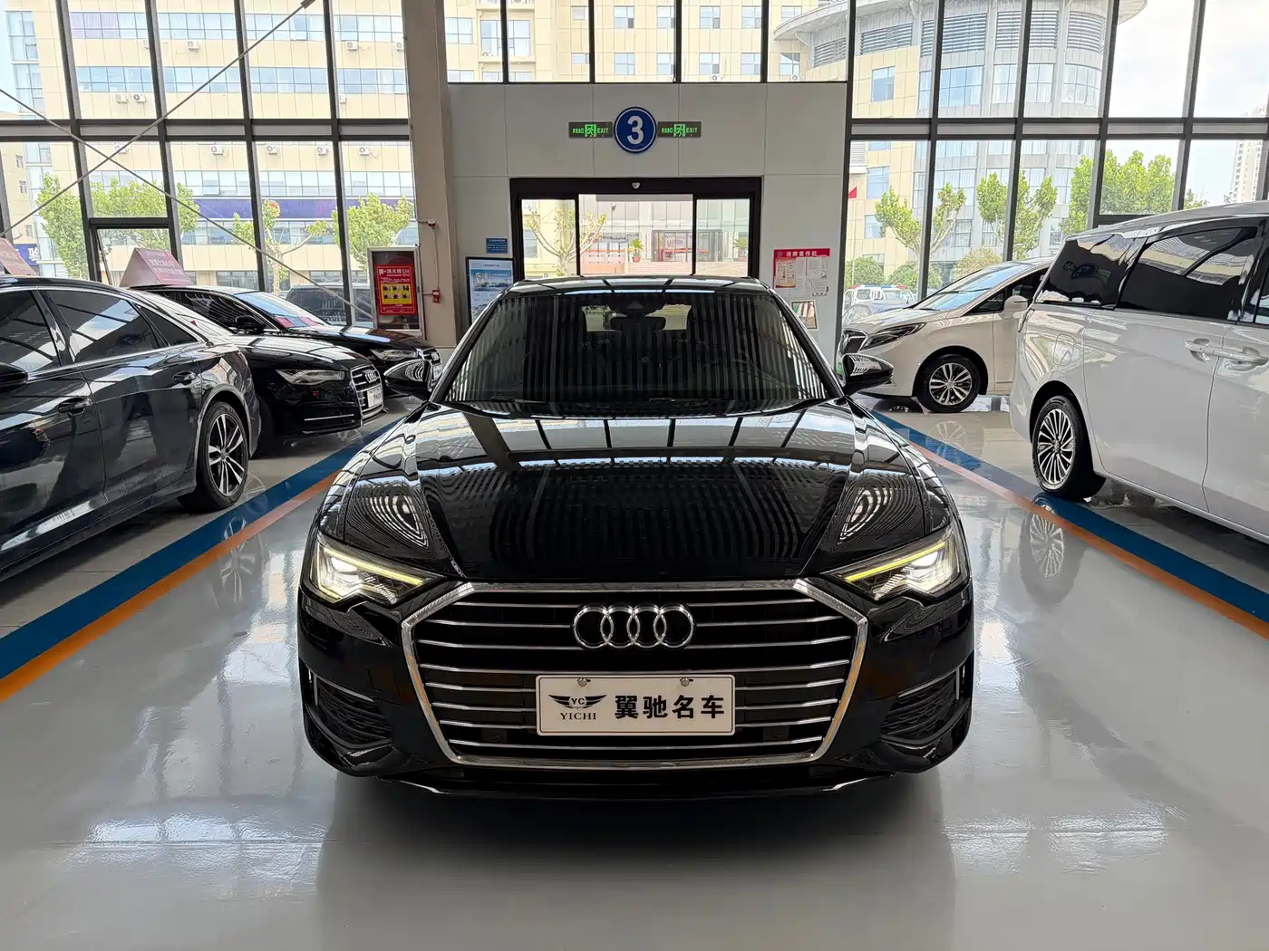 Фото 2 - Audi A6L