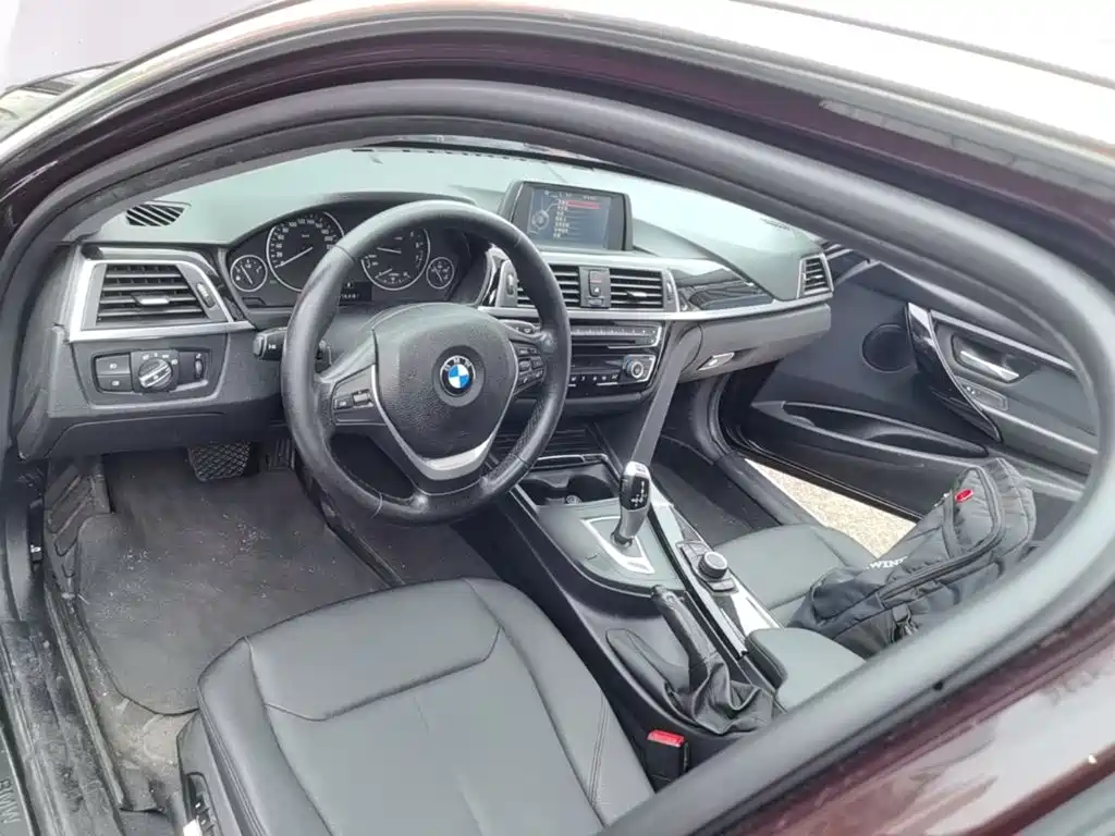 Photo 10 - BMW 3 Series