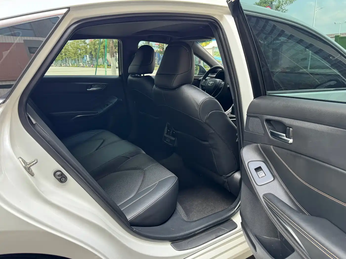 Toyota Avalon 2022 2.5L Luxury Edition фото 13