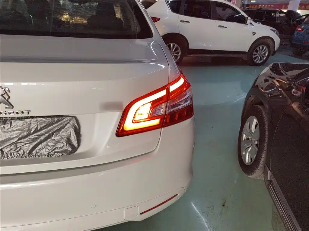 Peugeot 408 2015 Model 1.2T Automatic Luxury Edition фото 21