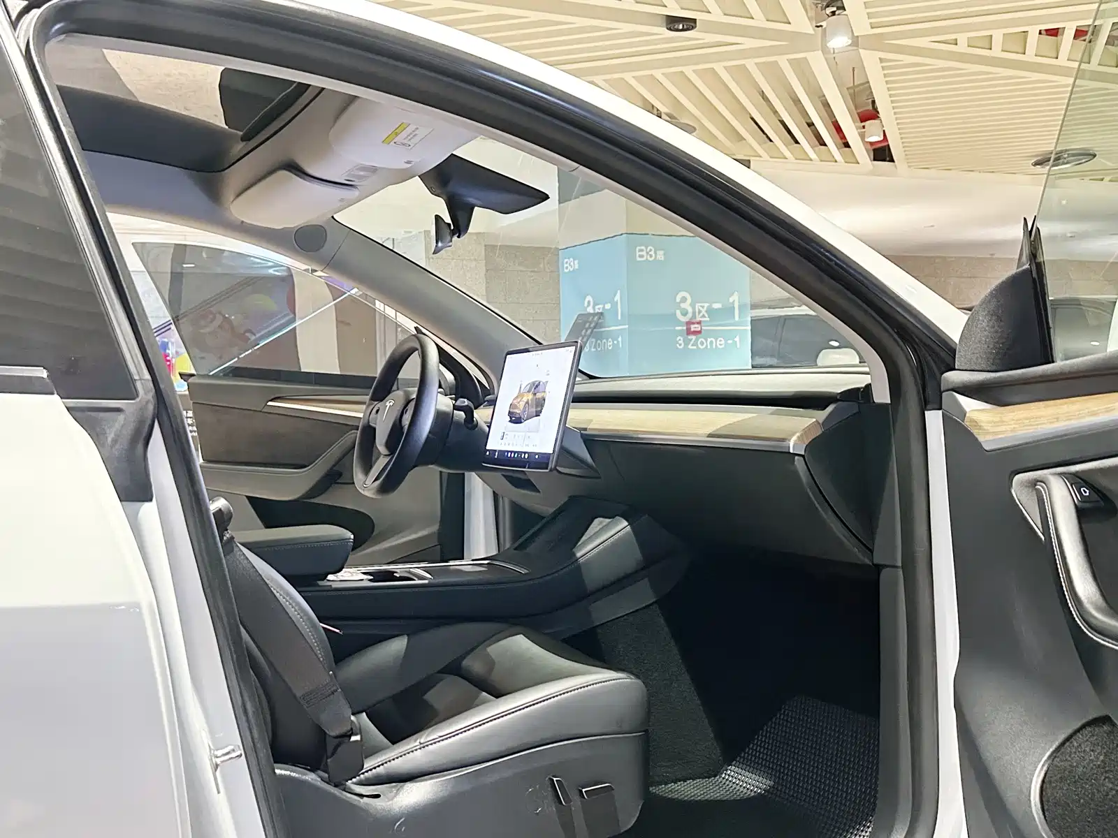 Фото 10 - Tesla Model Y