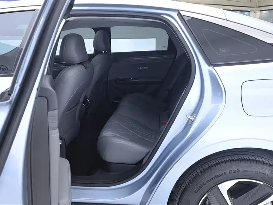 Geely Galaxy Galaxy L6 2025 EM-i 140km Starship Edition фото 11