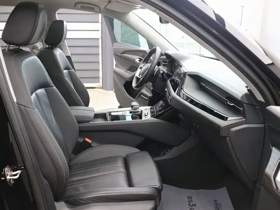 Audi Q6 2024 40 TFSI quattro Cloud View Yulin Package 7-seater фото 25