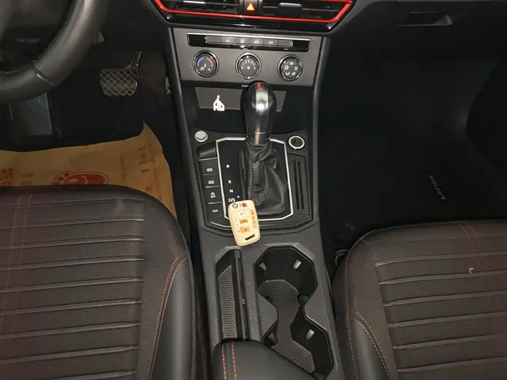 Volkswagen Lavida 2023 200TSI DSG Starlight Comfort Edition фото 14