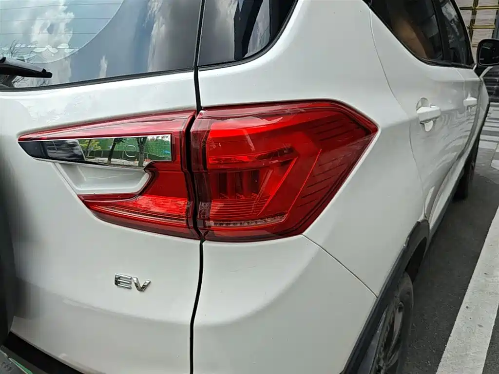 BYD Yuan New Energy 2019 EV360 Smart Connect Edition фото 7