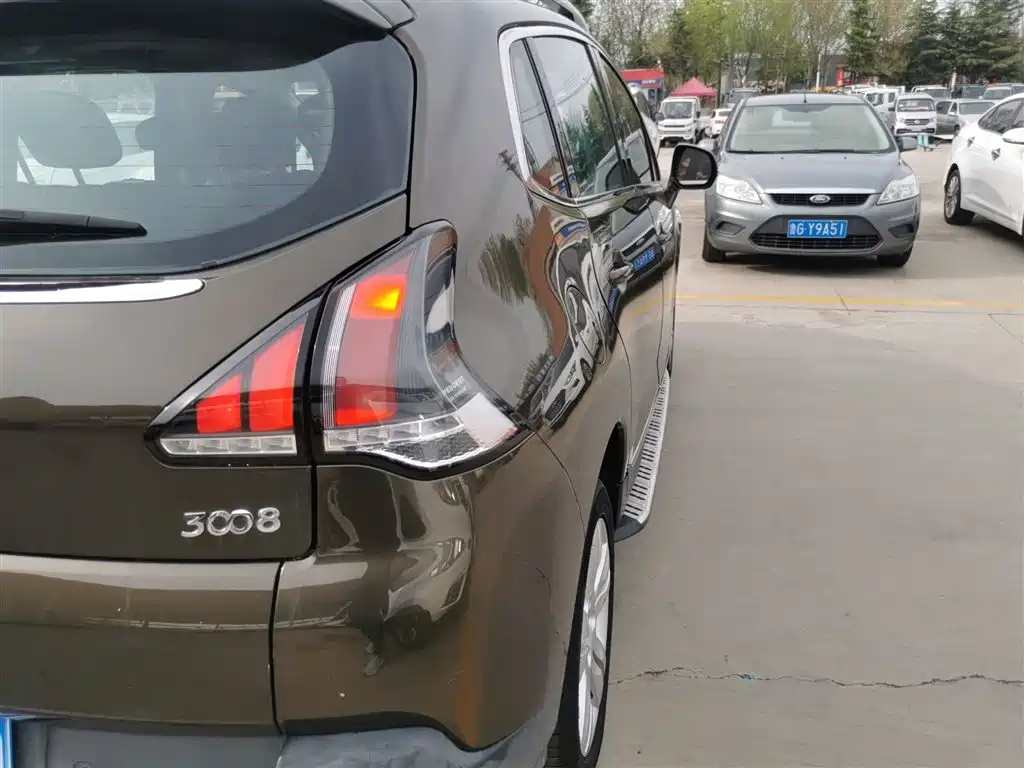 Peugeot 3008 2016 2.0L Automatic Classic Edition фото 8