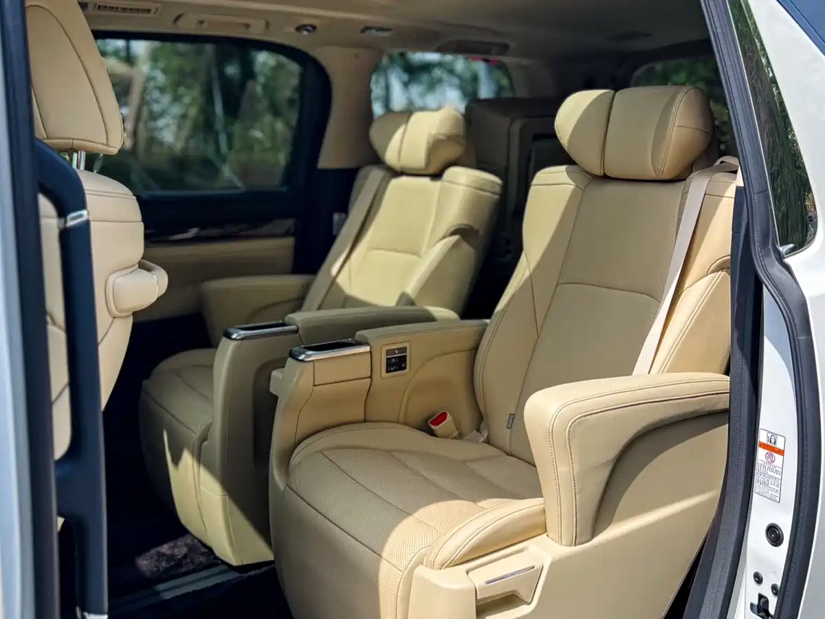 Toyota Alphard 2021 Hybrid 2.5L Luxury фото 10