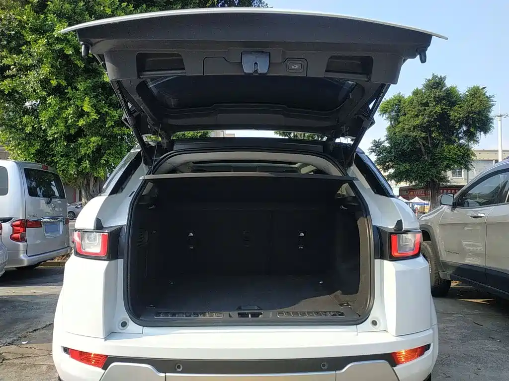 Photo 9 - Land Rover Range Rover Evoque