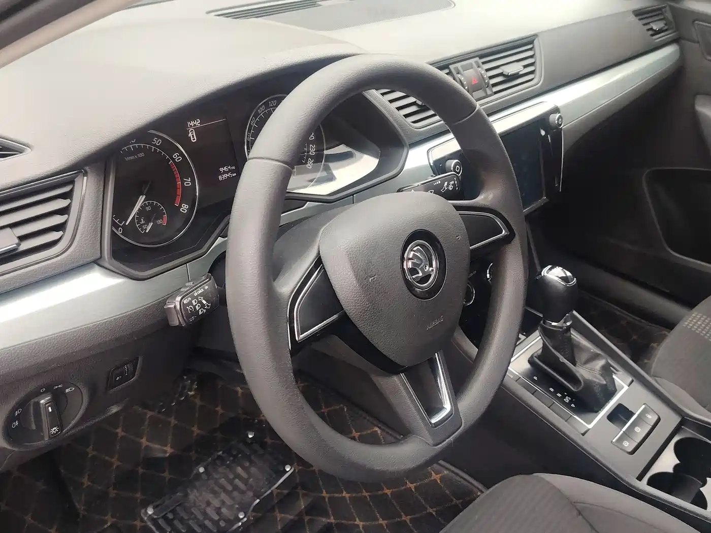 Škoda Superb 2016 TSI280 DSG Advance Edition фото 7