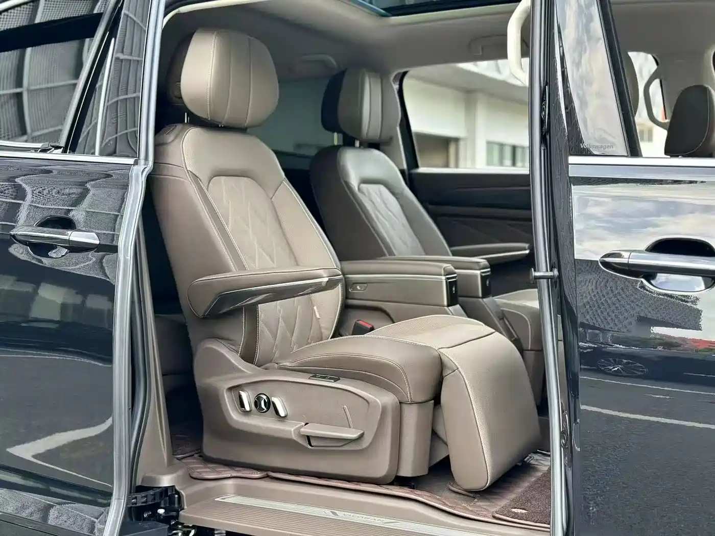 Volkswagen Viloran 2024 380TSI Executive Edition фото 5