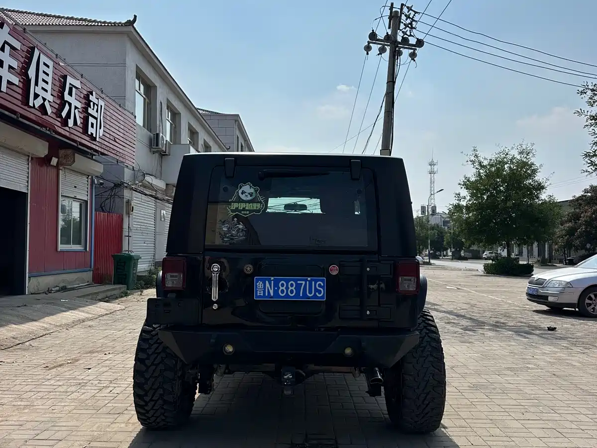 Photo 3 - Jeep Wrangler