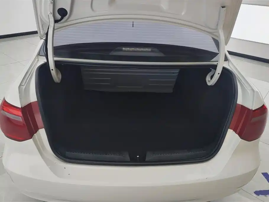 Volkswagen Jetta 2015 Value Edition 1.6L Manual Fashion фото 4
