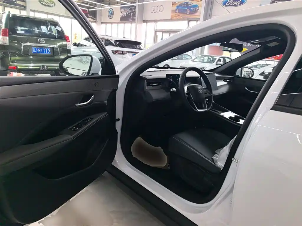 BYD Qin PLUS 2026 DM-i Smart Edition 128KM Progressive фото 16