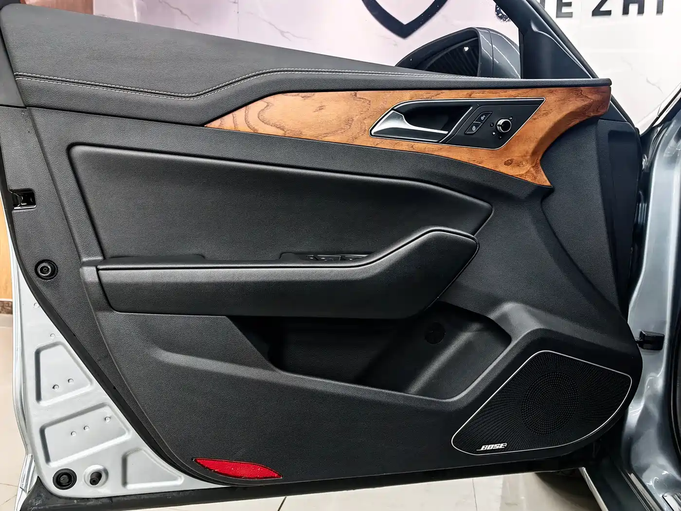 Hongqi H5 2018 30TD Smart Connected Royal Edition фото 7