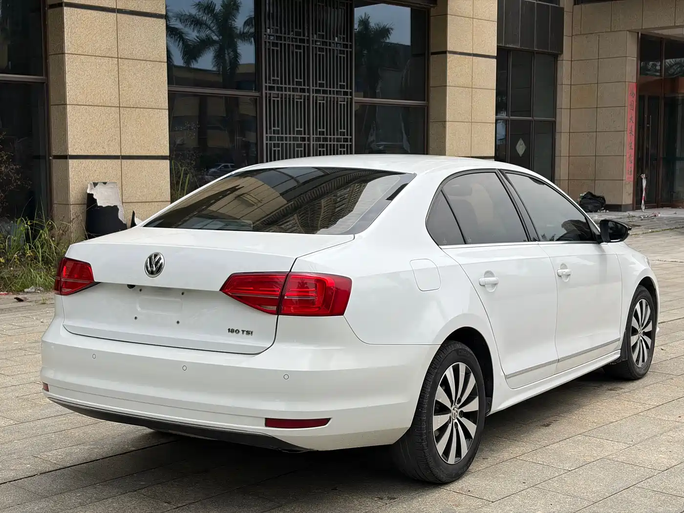 Volkswagen Sagitar 2018 180TSI DSG Premium Edition фото 5