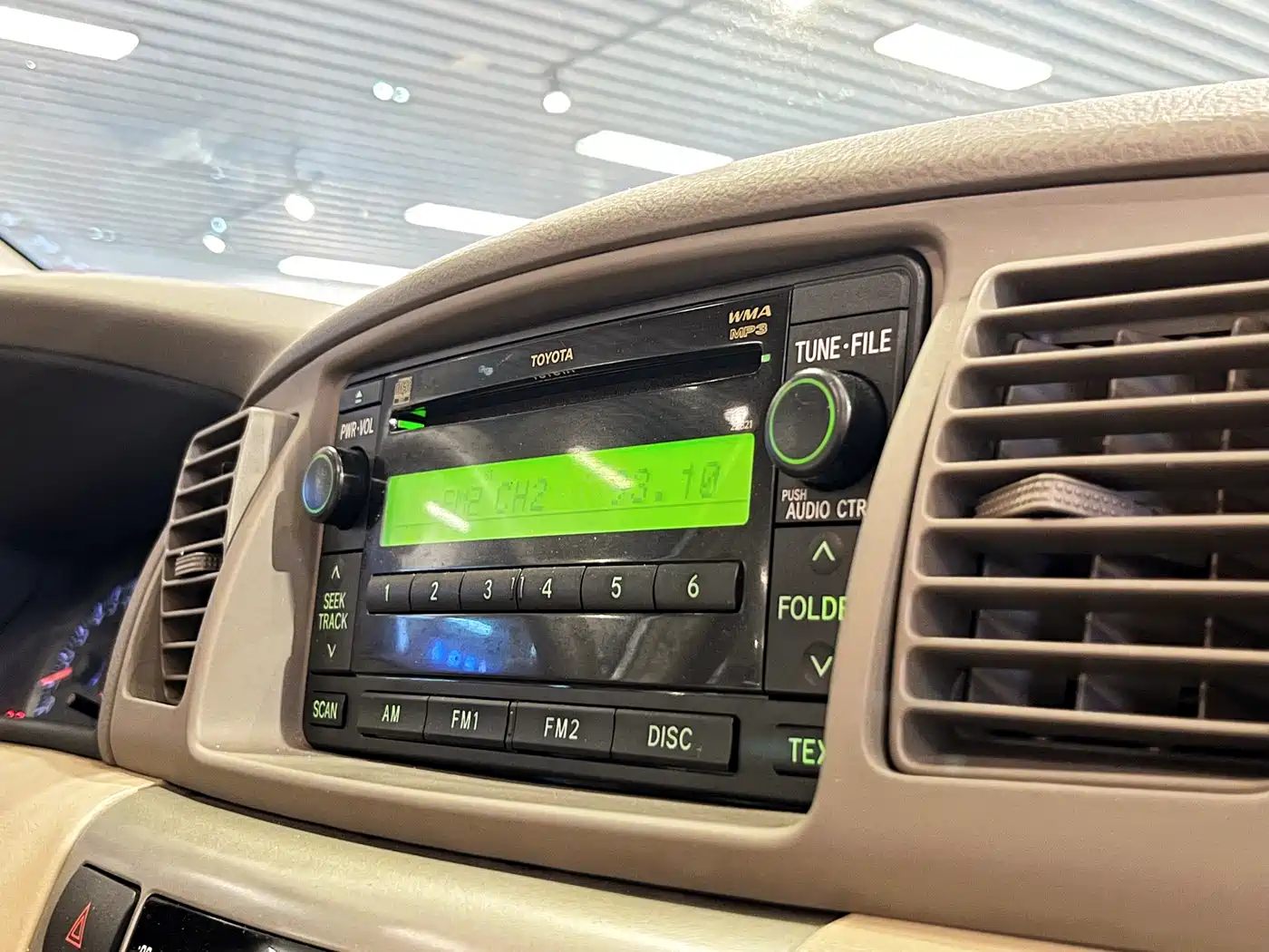 Toyota Corolla 2011 1.6L Automatic Luxury Edition фото 19