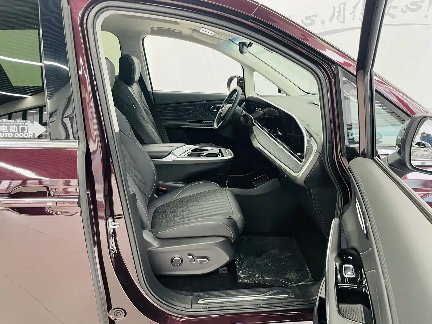 SAIC Maxus Dajia 9 2025 Long Range Forest 6-seater Edition фото 12