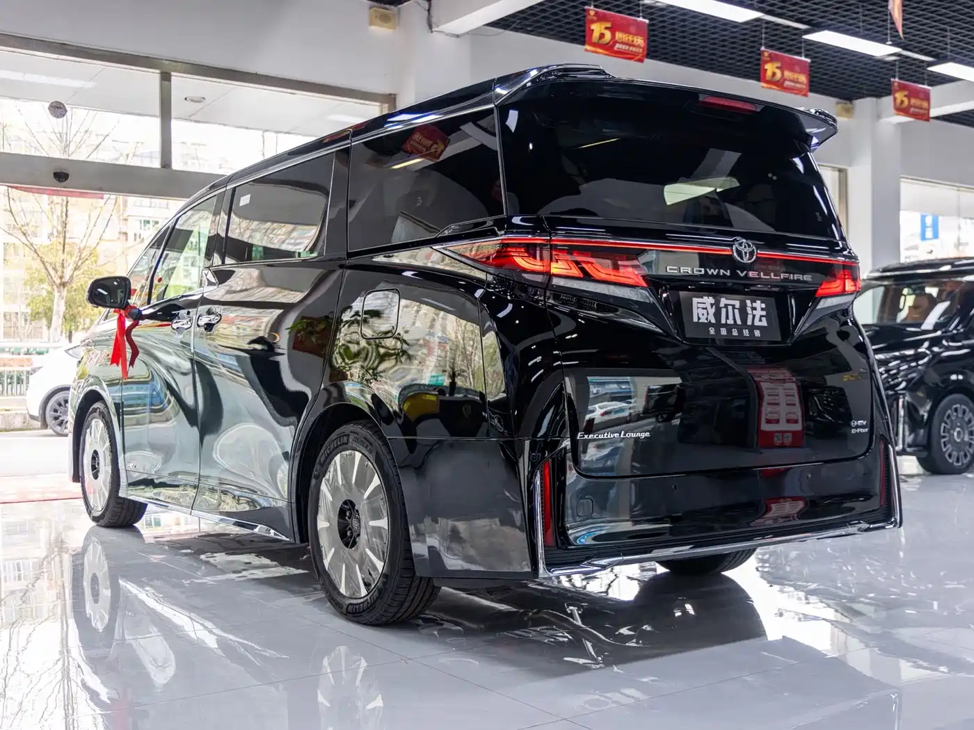 Toyota Vellfire 2024 Crown Hybrid 2.5L Premium Edition фото 11